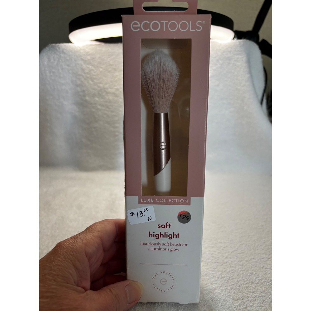 EcoTools Luxe Collection Soft Highlight Makeup Brush 3224 Sustainable Recycled